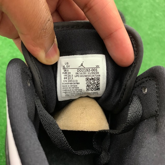 🐼*NEW* Air Jordan 1 Mid “Carbon Fibre” (GS) - Picture 8 of 10